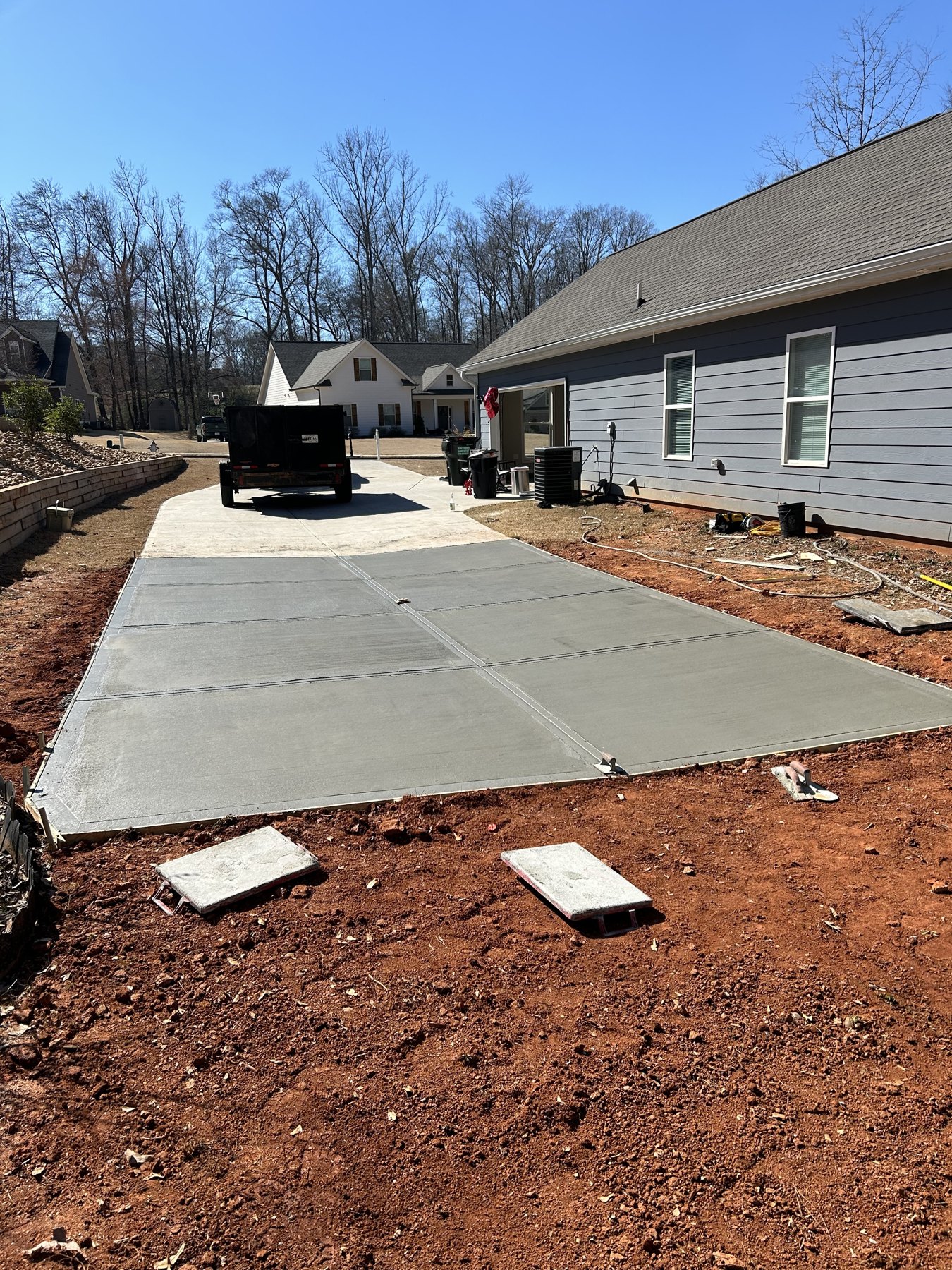 Side driveway extension finished concrete photo 4 Side driveway extension after photo 4 showing finished driveway concrete work by Colquitt Concrete in Georgia
